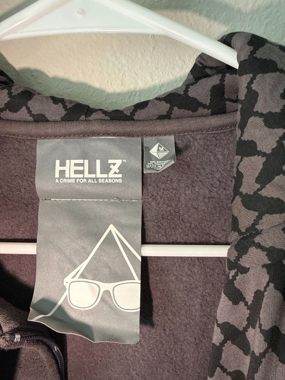 🖤 HELLZ Zip-Up Hoodie w/ Scarf Detail – Edgy Streetwear - Picture 5 of 5